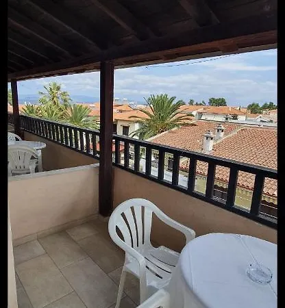 Poseidon מלון 2*